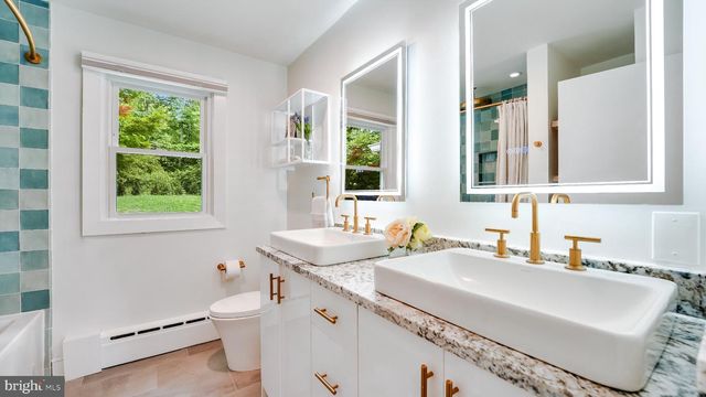 6795 CHAPEL RD, New Hope, PA 18938