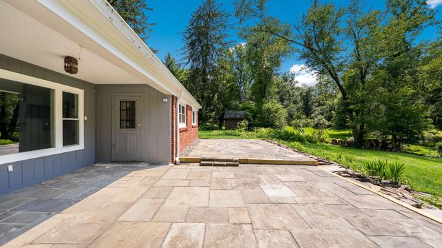 6795 CHAPEL RD, New Hope, PA 18938