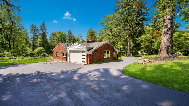 6795 CHAPEL RD, New Hope, PA 18938