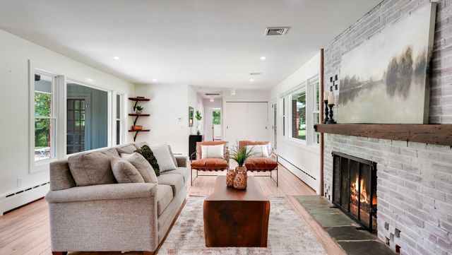6795 CHAPEL RD, New Hope, PA 18938