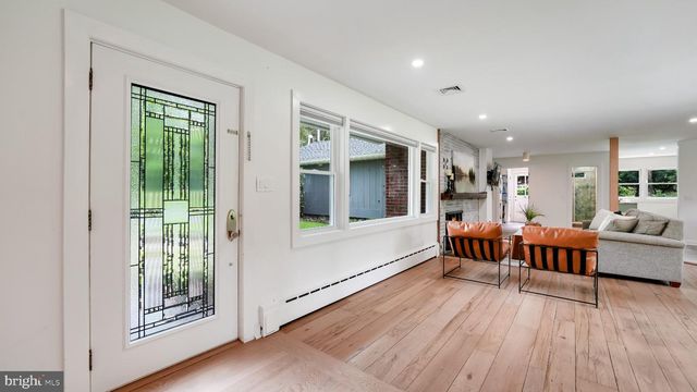 6795 CHAPEL RD, New Hope, PA 18938