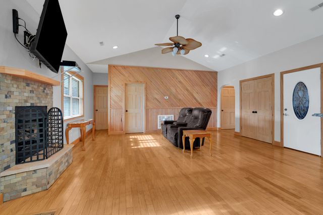 4015 Keith Springs Mountain Rd, Belvidere, TN 37306
