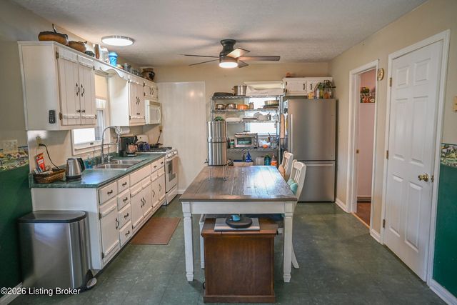 850 Leonard Hall Rd, New Haven, KY 40051