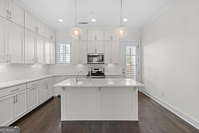 222 DAWSON Drive, Woodstock, GA 30188