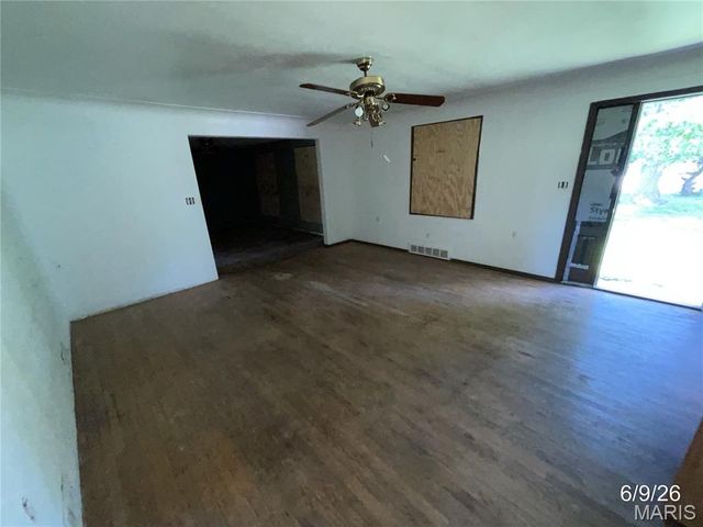 721 E Us Highway 40, Troy, IL 62294