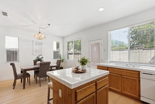 391 Coventry Cir, Folsom, CA 95630
