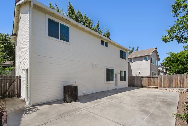 391 Coventry Cir, Folsom, CA 95630