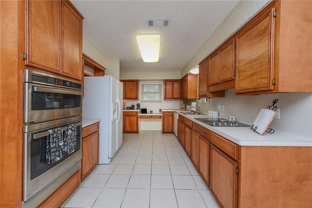 6602 Bent Trail Dr, Corpus Christi, TX 78413