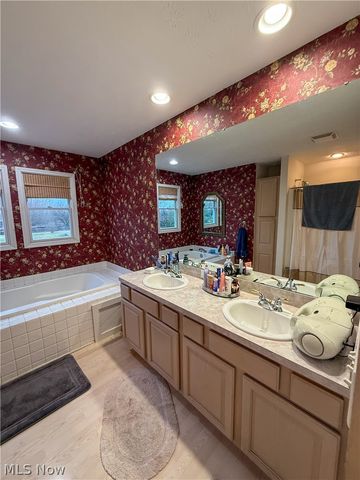 17058 Chamberlain Road, Grafton, OH 44044