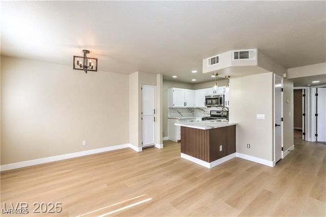 8450 Alta Drive 121, Las Vegas, NV 89145