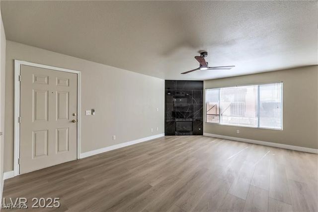 8450 Alta Drive 121, Las Vegas, NV 89145