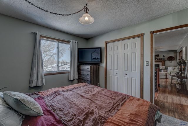 227 E NOWLIN, Rapid City, SD 57702