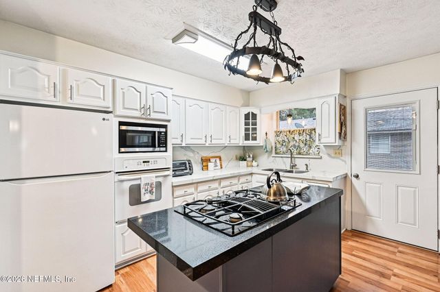 2232 W HIDDEN WATERS Drive, Green Cove Springs, FL 32043