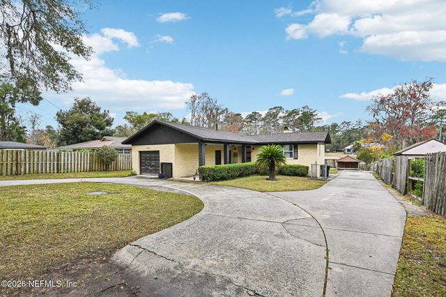 2232 W HIDDEN WATERS Drive, Green Cove Springs, FL 32043