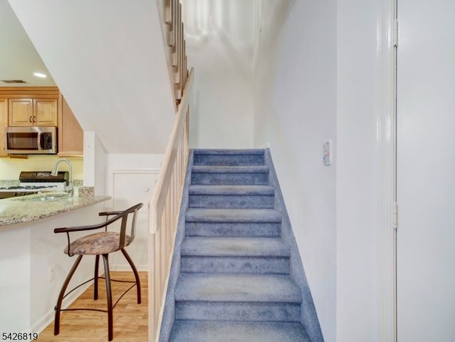28 Helton Ter, Montville Twp., NJ 07045