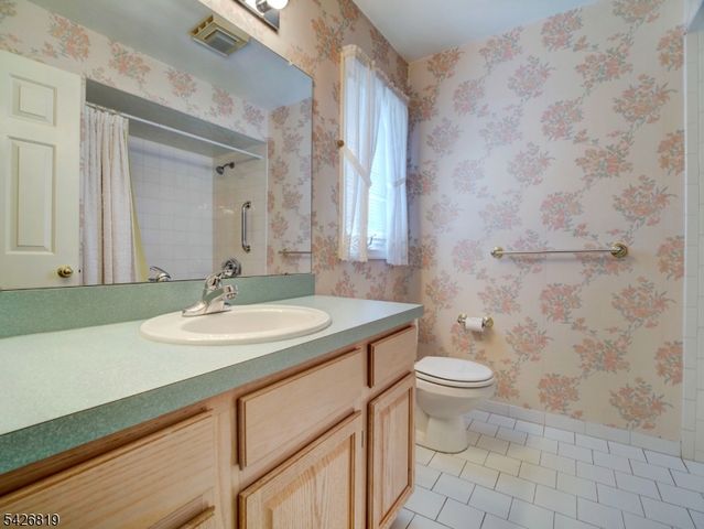 28 Helton Ter, Montville Twp., NJ 07045
