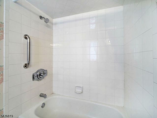 28 Helton Ter, Montville Twp., NJ 07045