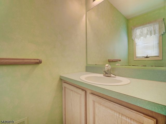 28 Helton Ter, Montville Twp., NJ 07045