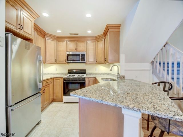 28 Helton Ter, Montville Twp., NJ 07045
