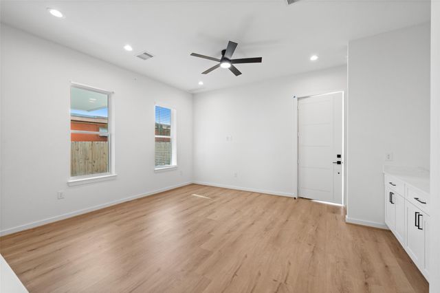 1408 Enid St C, Houston, TX 77009