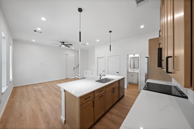 1408 Enid St C, Houston, TX 77009