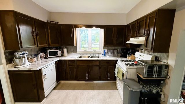 69 NOTTINGHAM Road, Springfield, IL 62704