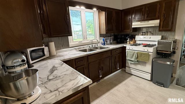 69 NOTTINGHAM Road, Springfield, IL 62704