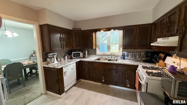 69 NOTTINGHAM Road, Springfield, IL 62704