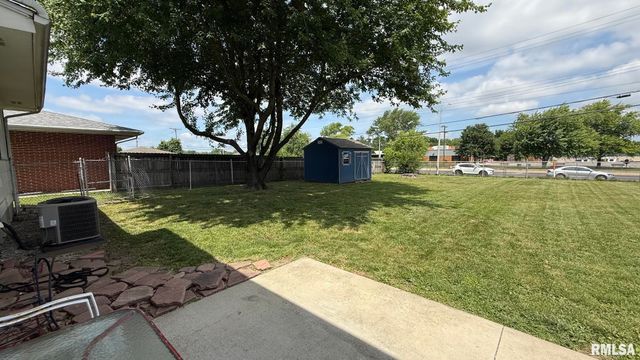 69 NOTTINGHAM Road, Springfield, IL 62704