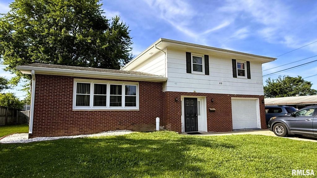 69 NOTTINGHAM Road, Springfield, IL 62704