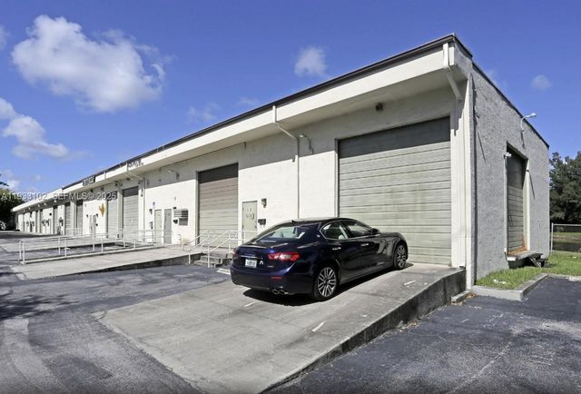 2261 NE 164th St, North Miami Beach, FL 33160