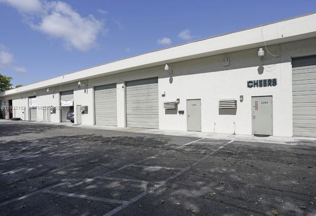 2261 NE 164th St, North Miami Beach, FL 33160