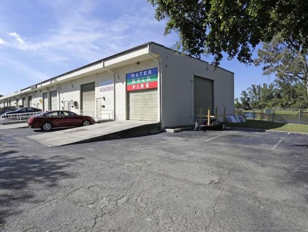 2261 NE 164th St, North Miami Beach, FL 33160