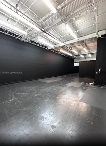 2261 NE 164th St, North Miami Beach, FL 33160