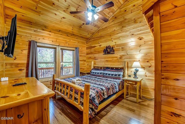 2740 Mountain View Circle, Sevierville, TN 37862