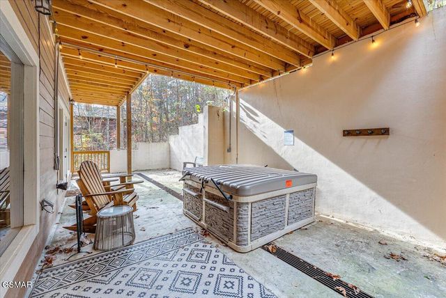 2740 Mountain View Circle, Sevierville, TN 37862