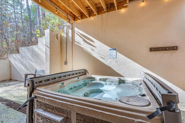 2740 Mountain View Circle, Sevierville, TN 37862