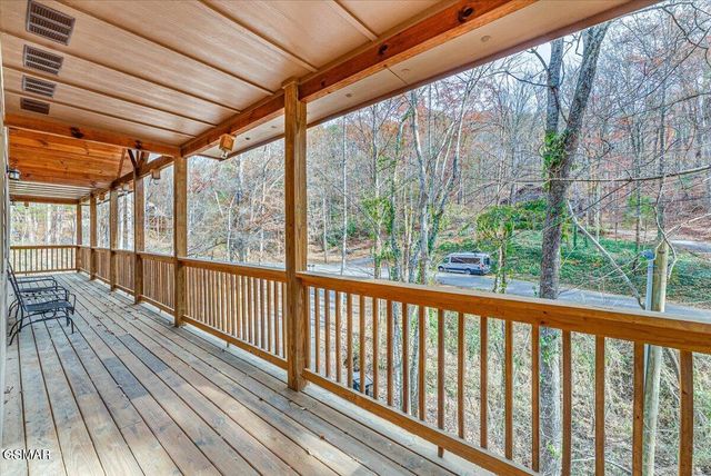 2740 Mountain View Circle, Sevierville, TN 37862