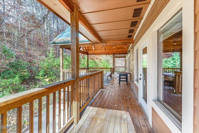 2740 Mountain View Circle, Sevierville, TN 37862