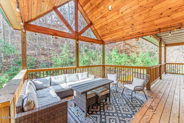 2740 Mountain View Circle, Sevierville, TN 37862