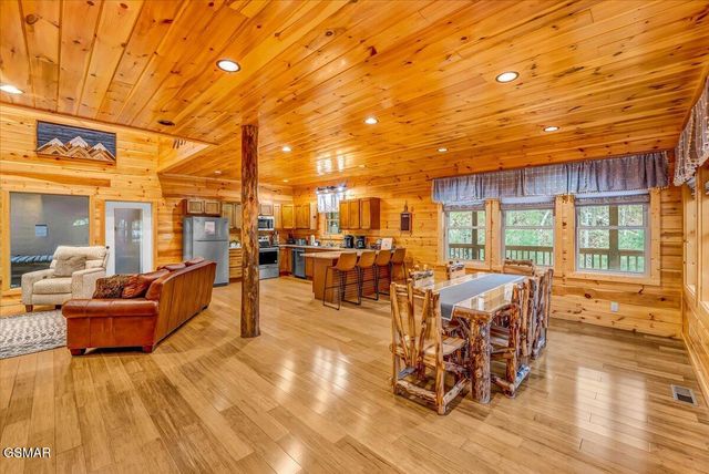 2740 Mountain View Circle, Sevierville, TN 37862