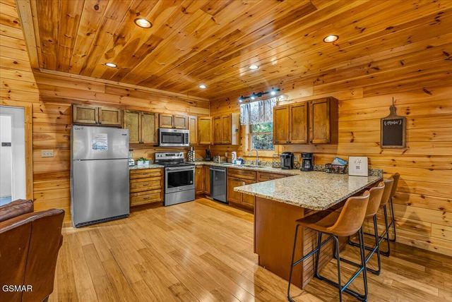 2740 Mountain View Circle, Sevierville, TN 37862