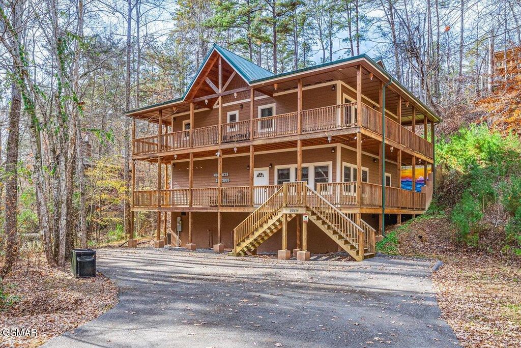 2740 Mountain View Circle, Sevierville, TN 37862