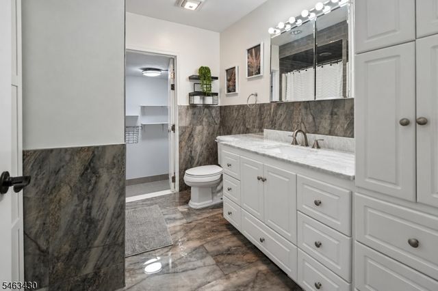 12 Silleck St, Clifton City, NJ 07013