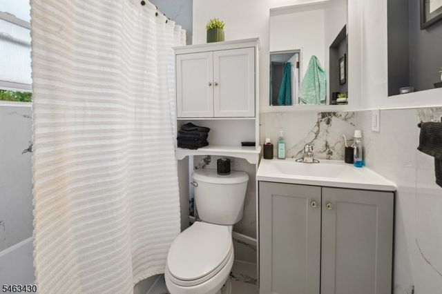 12 Silleck St, Clifton City, NJ 07013