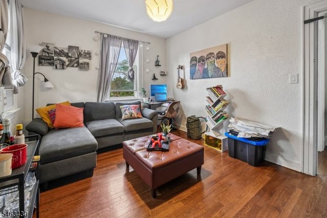 12 Silleck St, Clifton City, NJ 07013