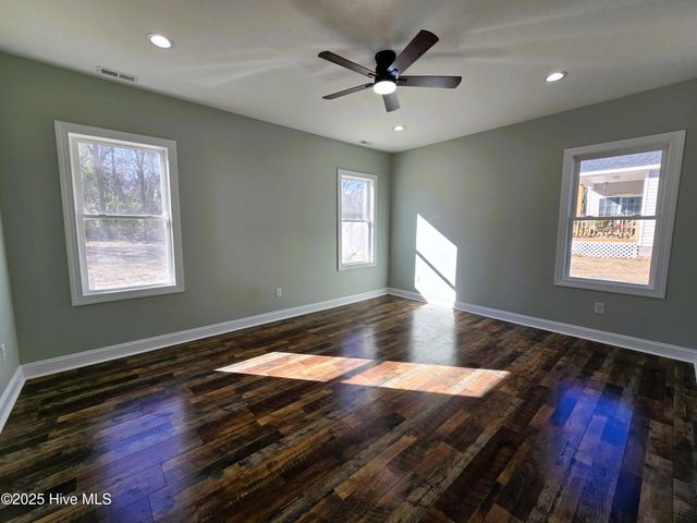 214 E Railroad Street, La Grange, NC 28551