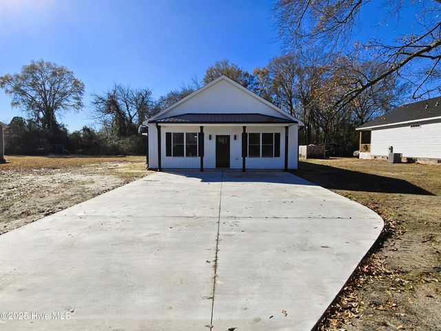 214 E Railroad Street, La Grange, NC 28551
