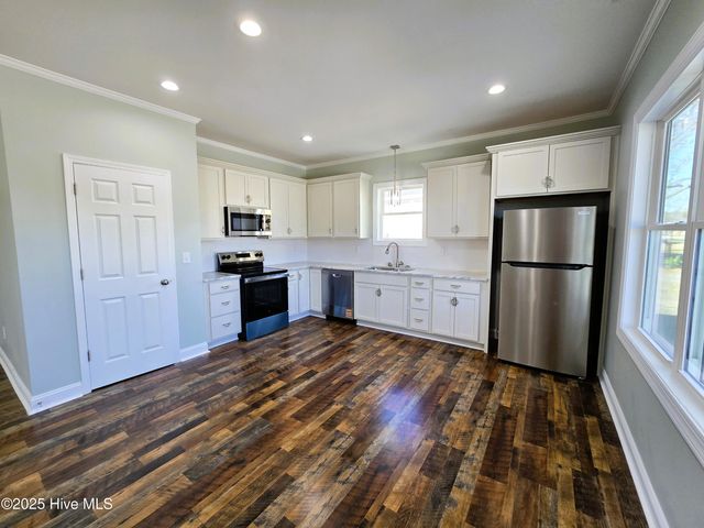 214 E Railroad Street, La Grange, NC 28551