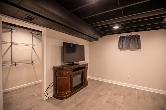 1060 N Vanderburg Street, Gary, IN 46403